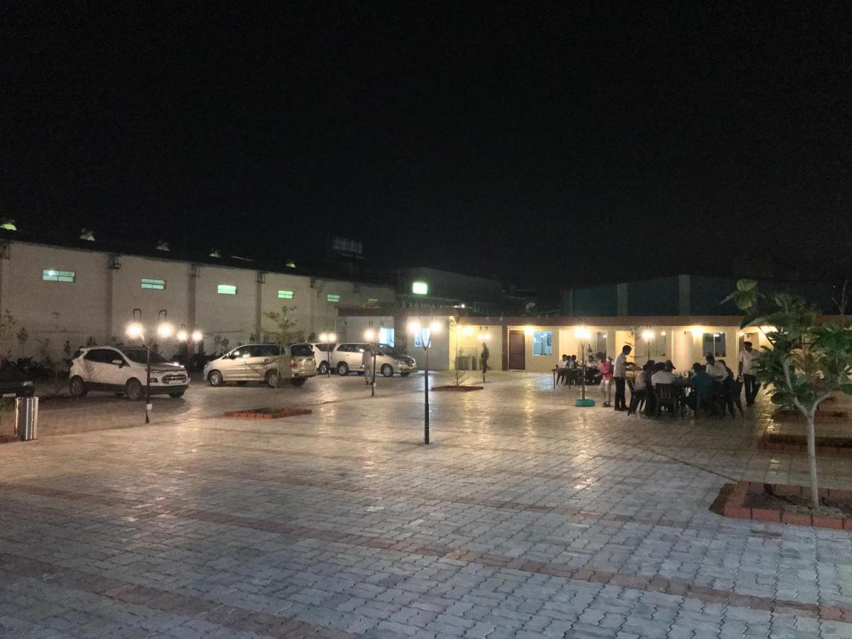 Hotel Rashi Comforts By Coastal Dine Dobbaspet Exterior foto